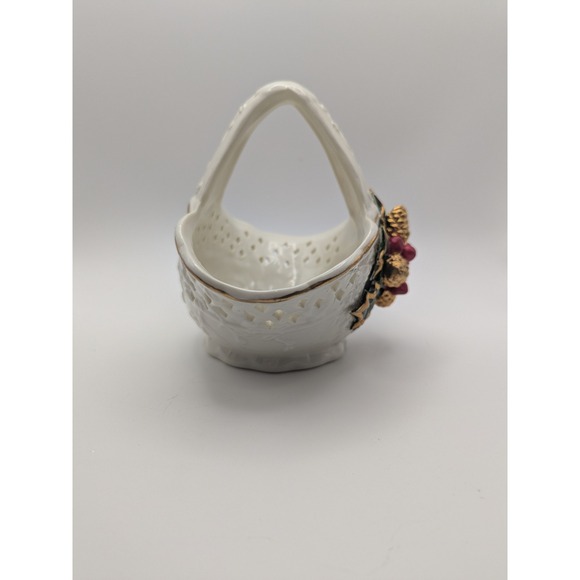 Vintage White Ceramic Holly Berry Pinecone‎ Trinket Basket Candy Dish Gold Trim - Picture 6 of 7